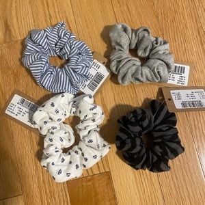NWT Lot of 4 - Brandy Melville Hair Scrunchies Accessories